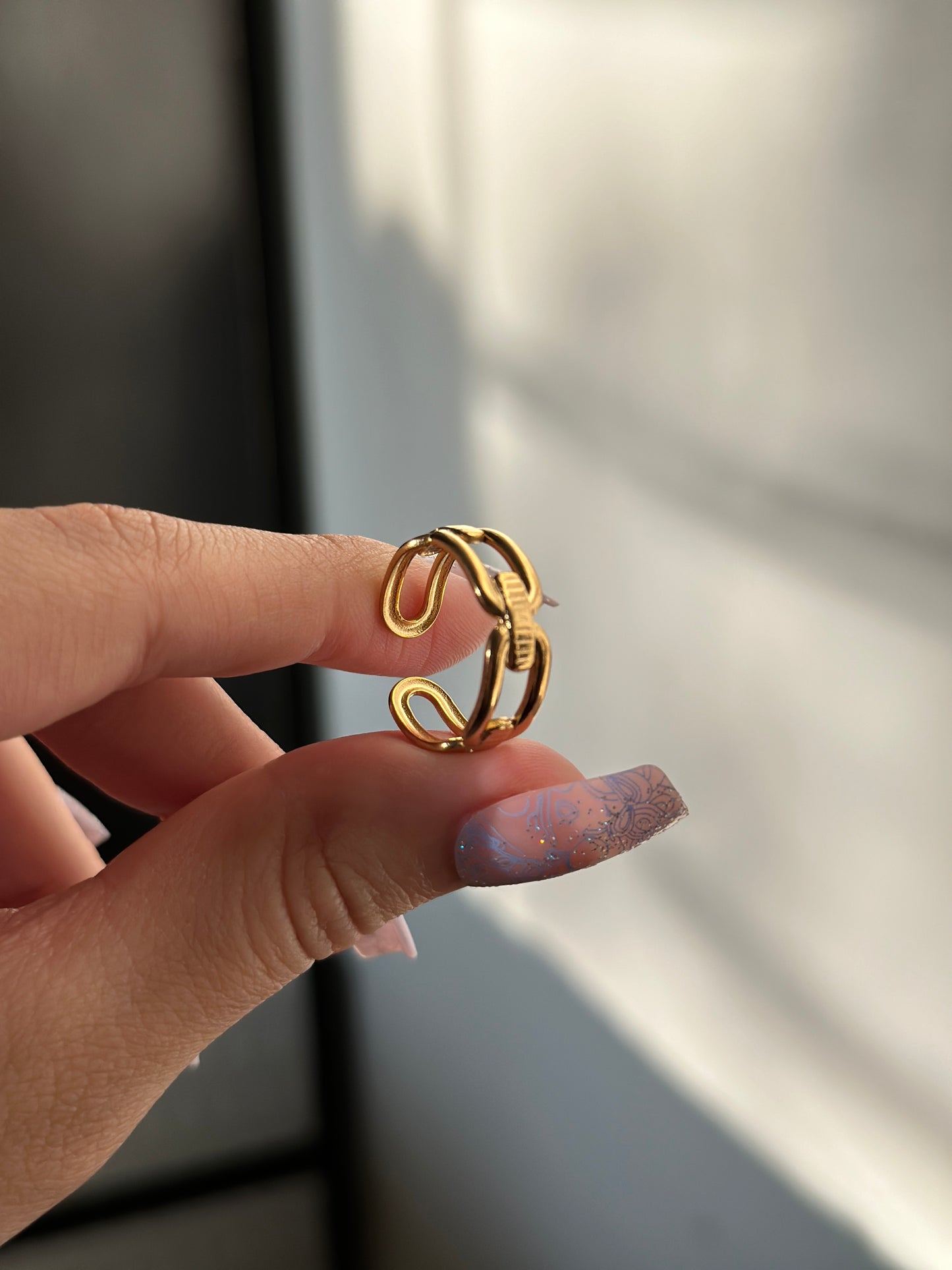 Linky Ring | 18K Gold Plated | Hypoallergenic | Anti-Tarnish | Water-Resistant