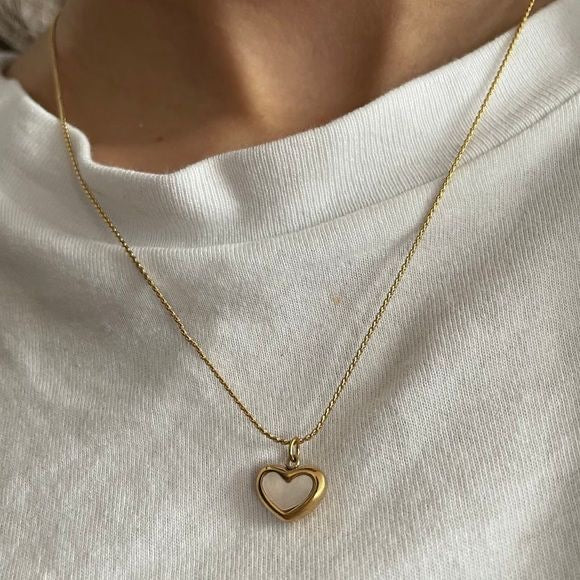 Kinni Heart Necklace | Mother-Of-Pearl Necklace | Anti-Tarnish | 18K Gold Plated | Hypoallergenic | Water-Resistant