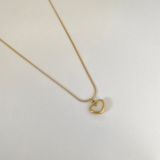 Kinni Heart Necklace | Mother-Of-Pearl Necklace | Anti-Tarnish | 18K Gold Plated | Hypoallergenic | Water-Resistant