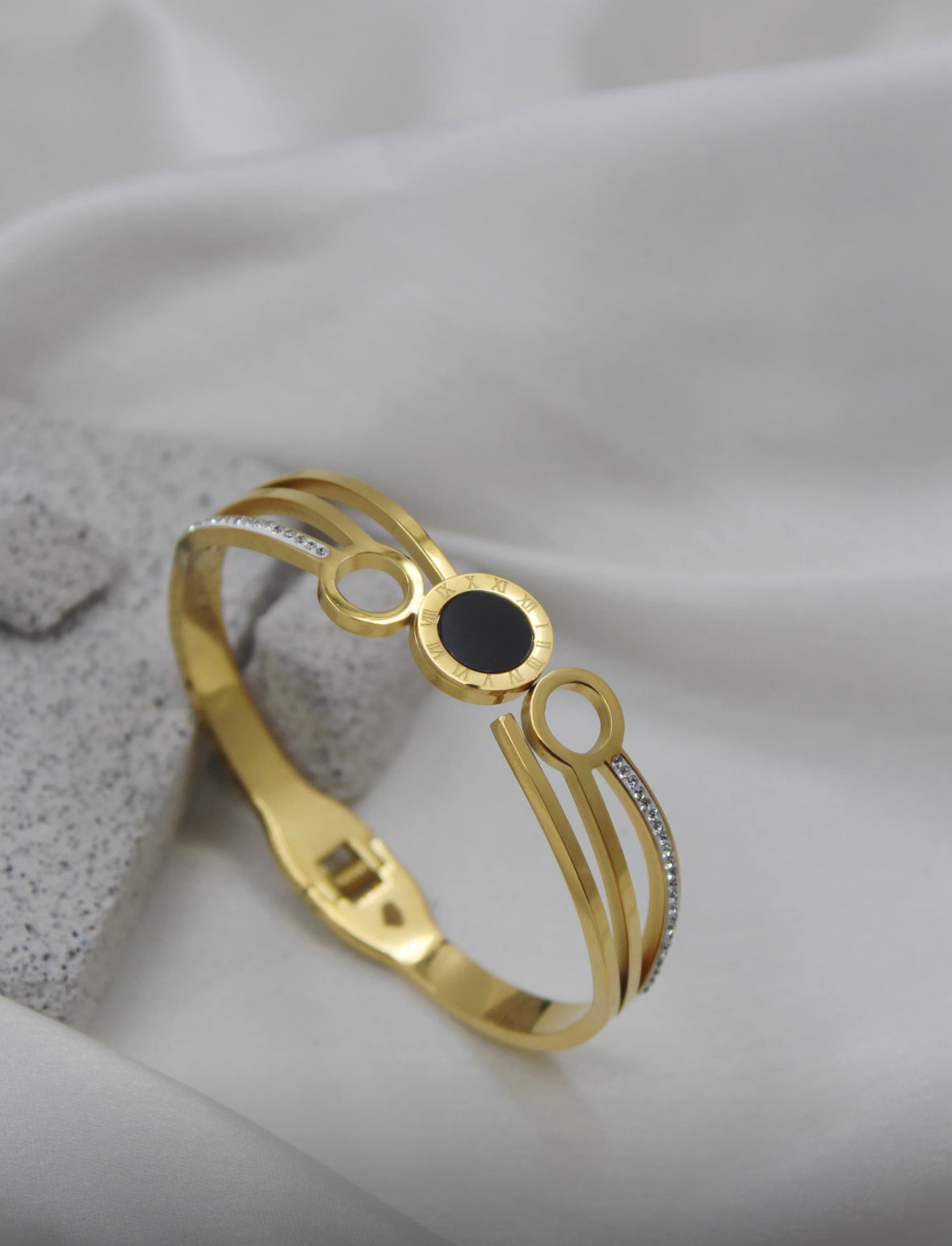 Timeline Bracelet | 18k gold plated | Anti-Tarnish | Hypoallergenic | Stainless Steel