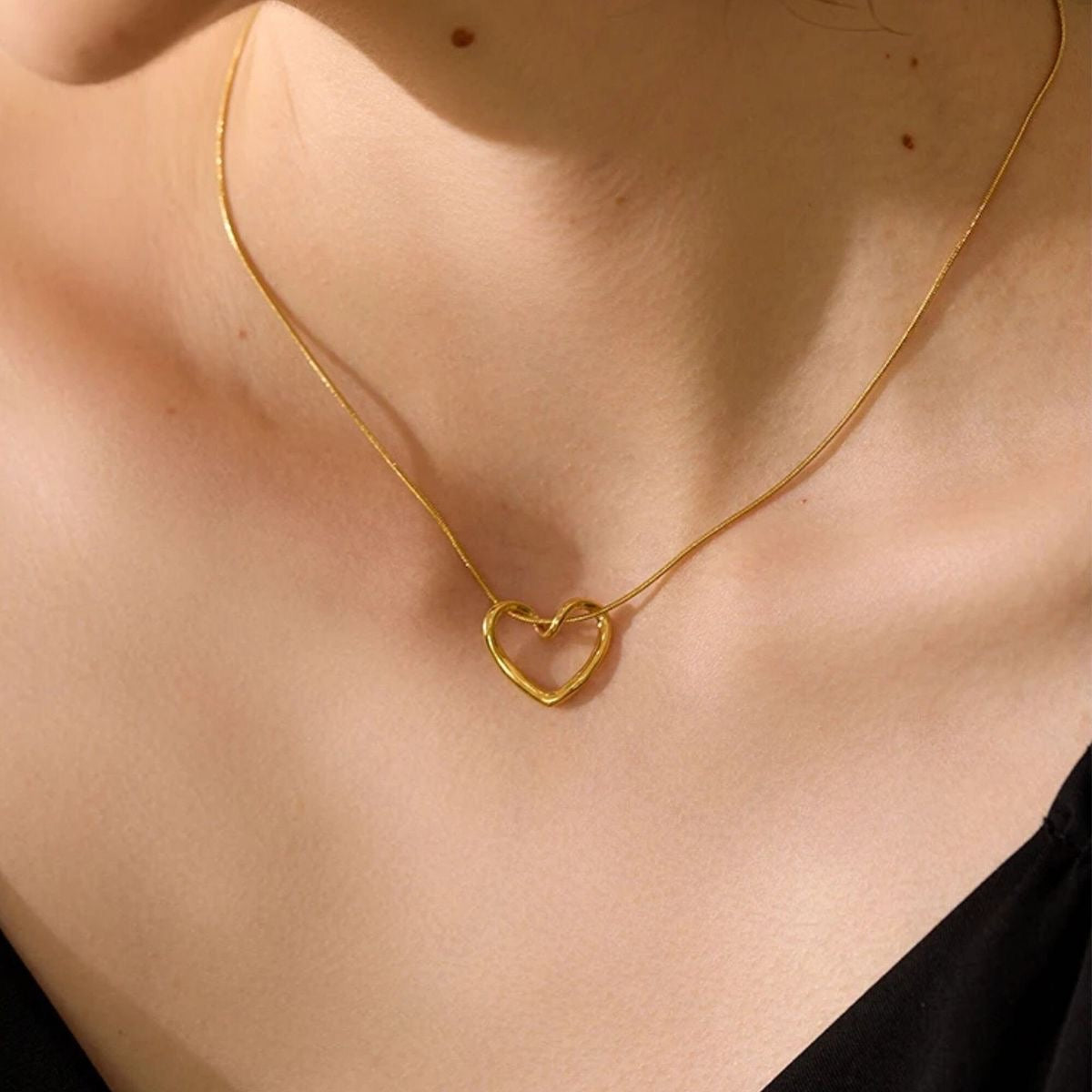 Loop Heart Necklace | Water-Resistant | Hypoallergenic | 18K Gold Plated Necklace