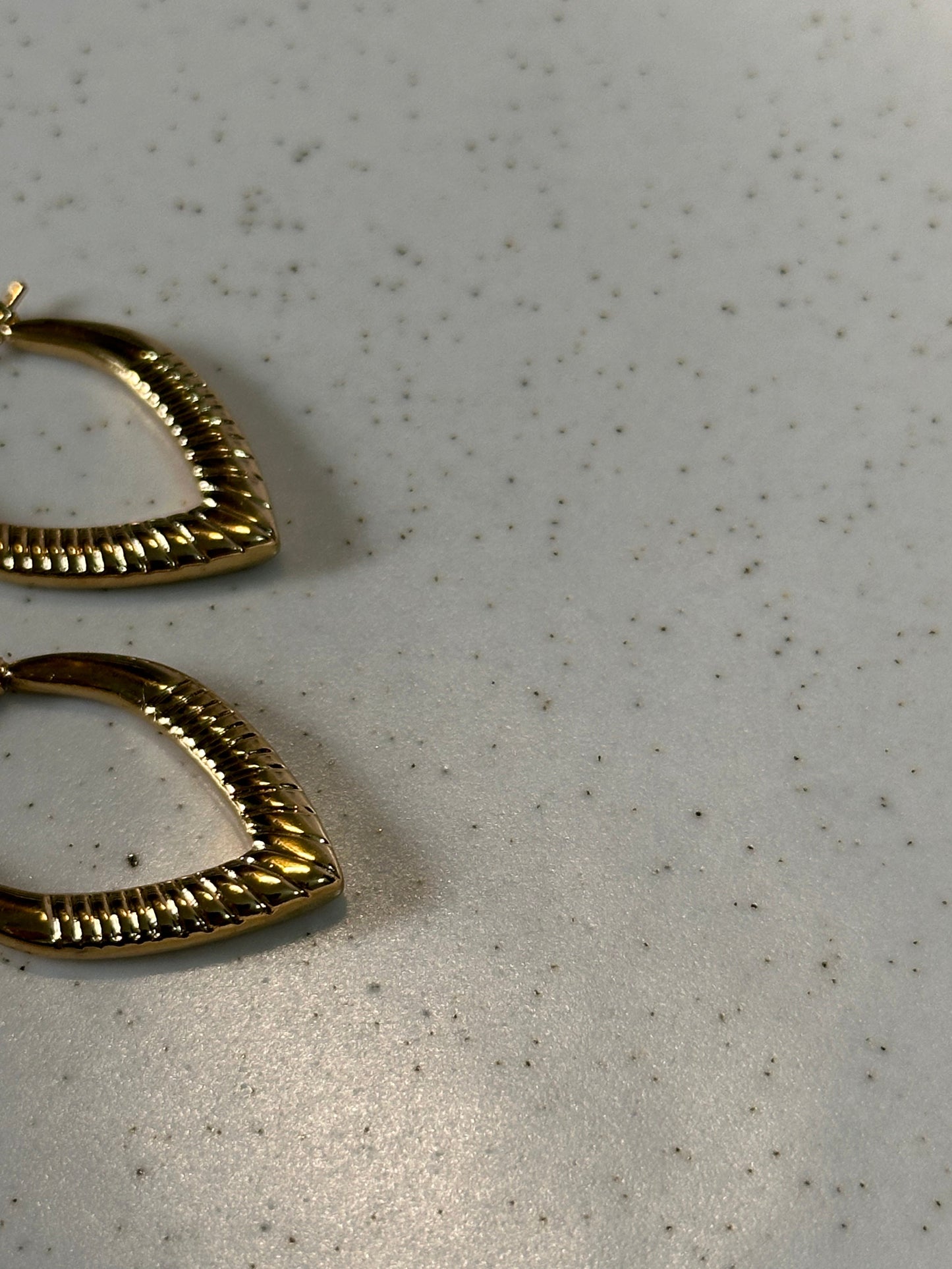 Reesa Hoops | 18K Gold Plated | Anti Tarnish | 316L Stainless Steel | Water-Resistant Earrings